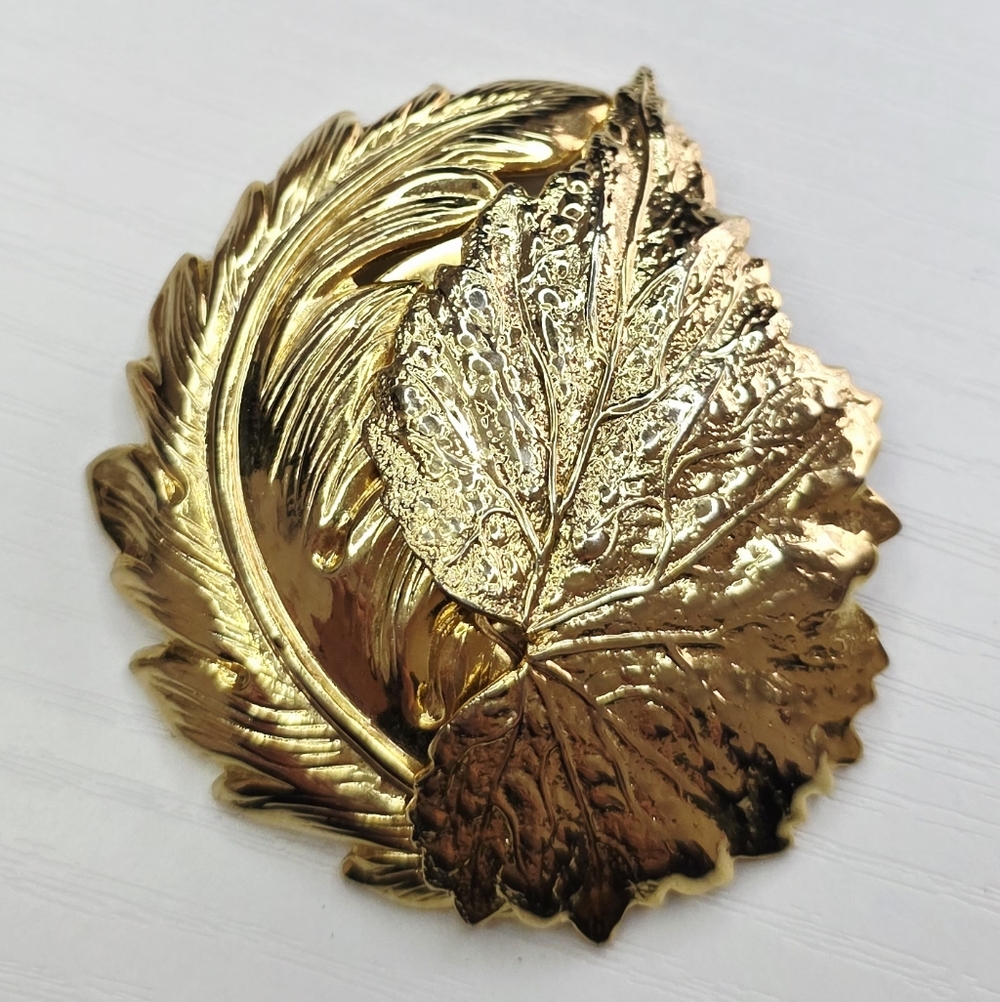 Vintage Gold Tone Leaf Motif Brooch Scarf Clip